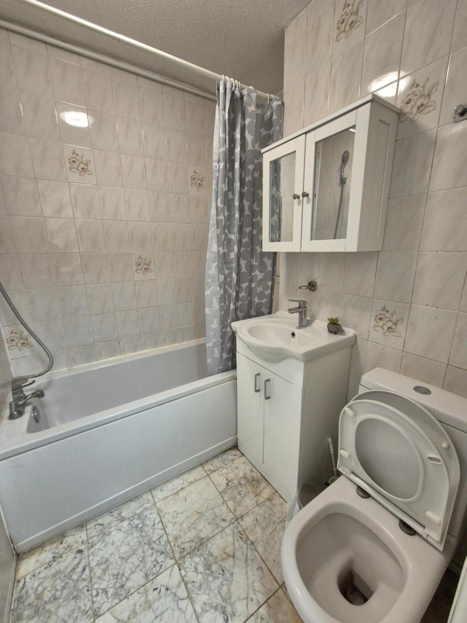 Spacious And Elegant Guest House With En-Suites Available In Canary Wharf Londra Dış mekan fotoğraf